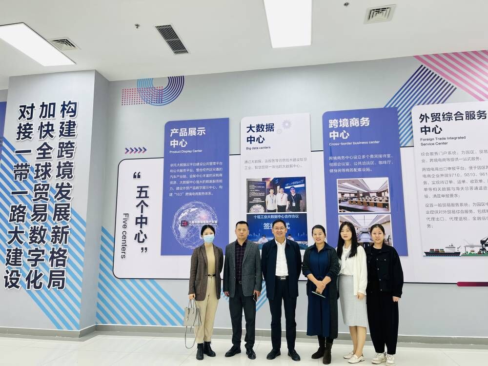 中英文导游1名